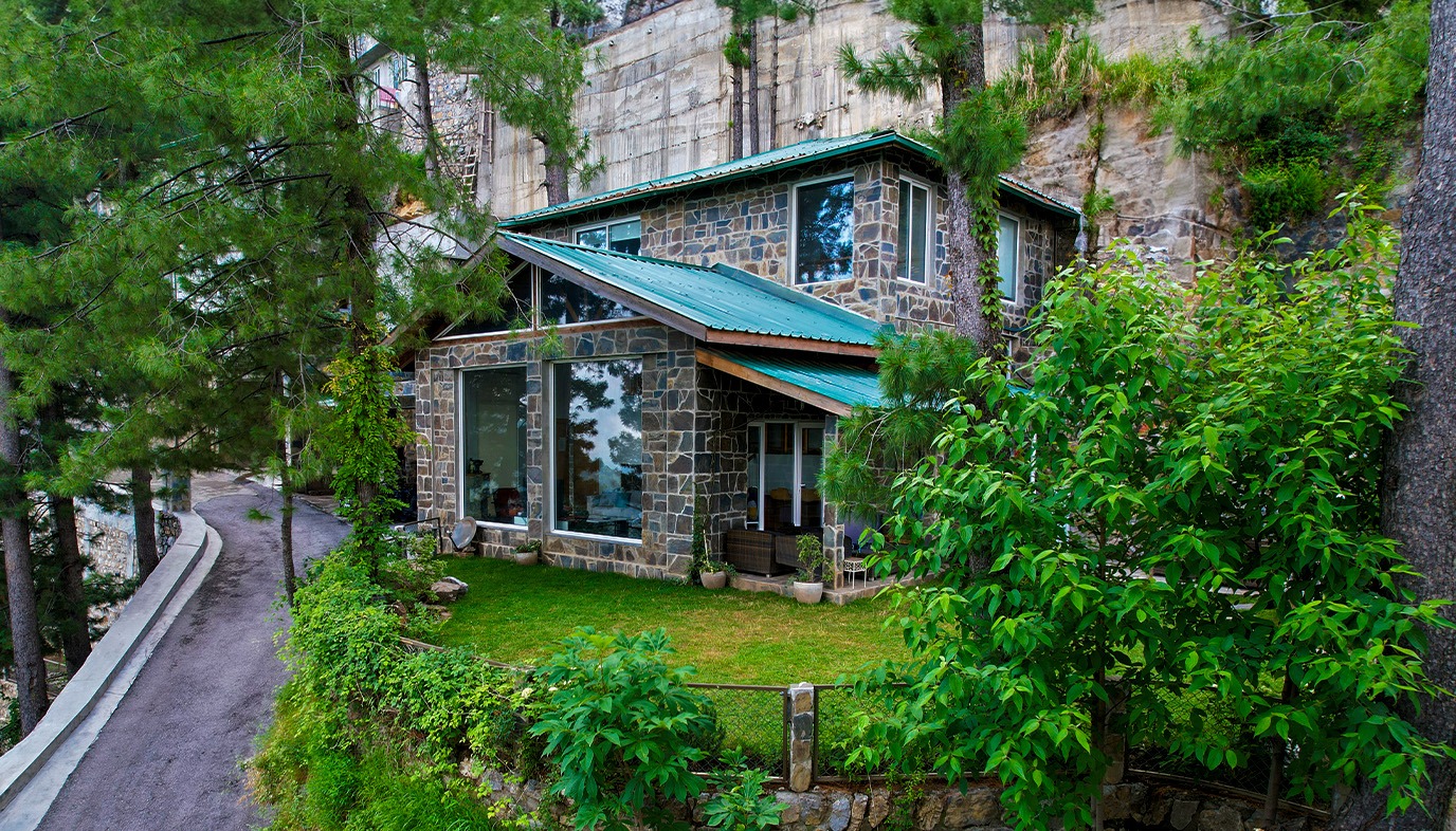 Vacation home in Galiyat with green roof, private lawn, and pine trees Blue Pine Mountain Homes
