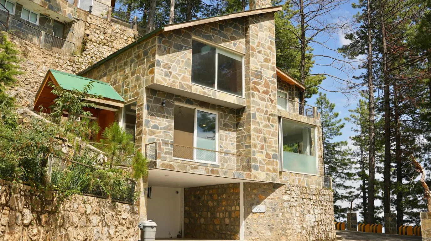 House for sale on installments in Galiyat – pine forest villa with green roof